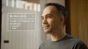 Ex-pesquisador da OpenAI desenvolve novo modelo Jev, com resposta rápida e custo extremamente baixo, revolucionando LLMs tradicionais